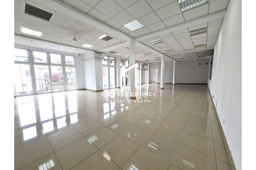 jasielski, Jasło, NA WYNAJEM PRZESTRONNY LOKAL USUGOWY, CENTRUM JASŁA, UL. 3-GO MAJA , 130M2
