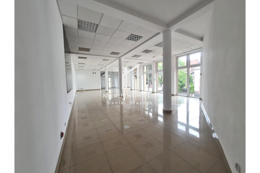 jasielski, Jasło, NA WYNAJEM PRZESTRONNY LOKAL USUGOWY, CENTRUM JASŁA, UL. 3-GO MAJA , 130M2